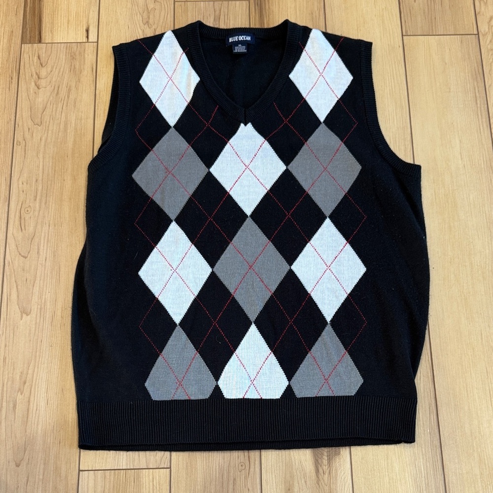 Ocean Blue Men’s Black V-Neck Argyle Sweater Vest
